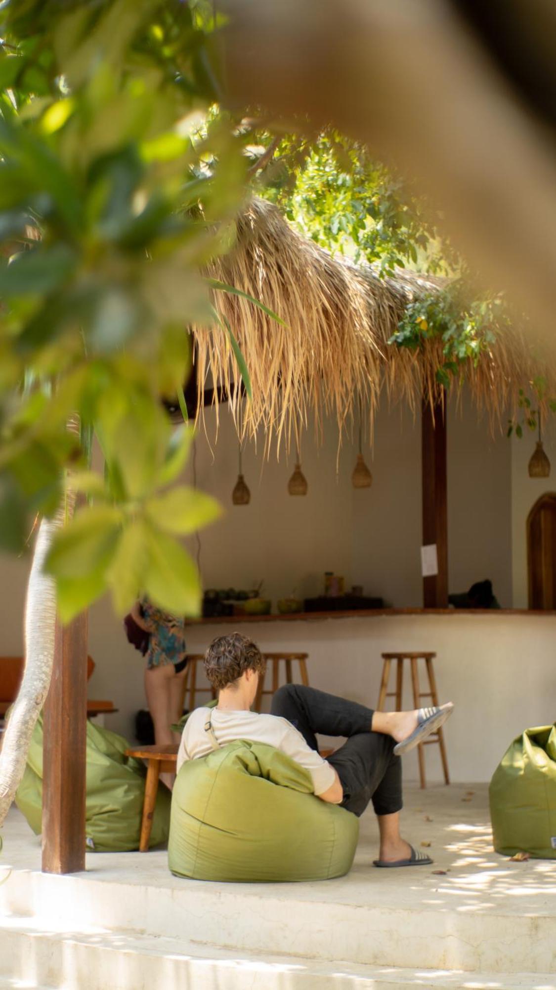 Lost Inn Kuta Capsule Hostel Exterior photo